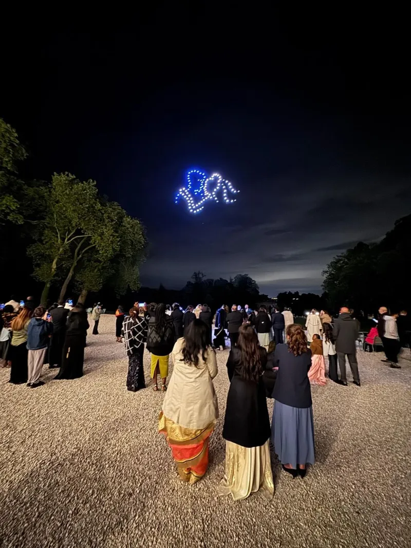 Spectacle de drones lumineux pour un mariage au Château de Saint Martin